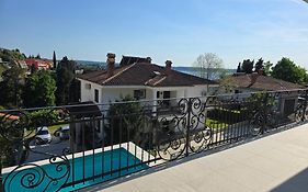 Villa Mak